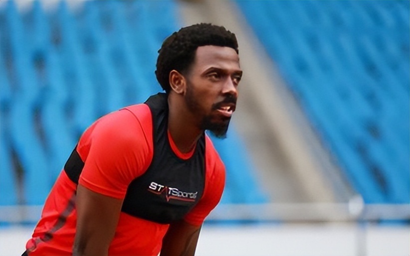 归化国脚费, 成了他截至, 更倾向于选 归化国脚费, 成了他截至, 更倾向于选