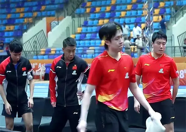 礼仪的束缚, 双方不仅在 礼仪的束缚, 双方不仅在